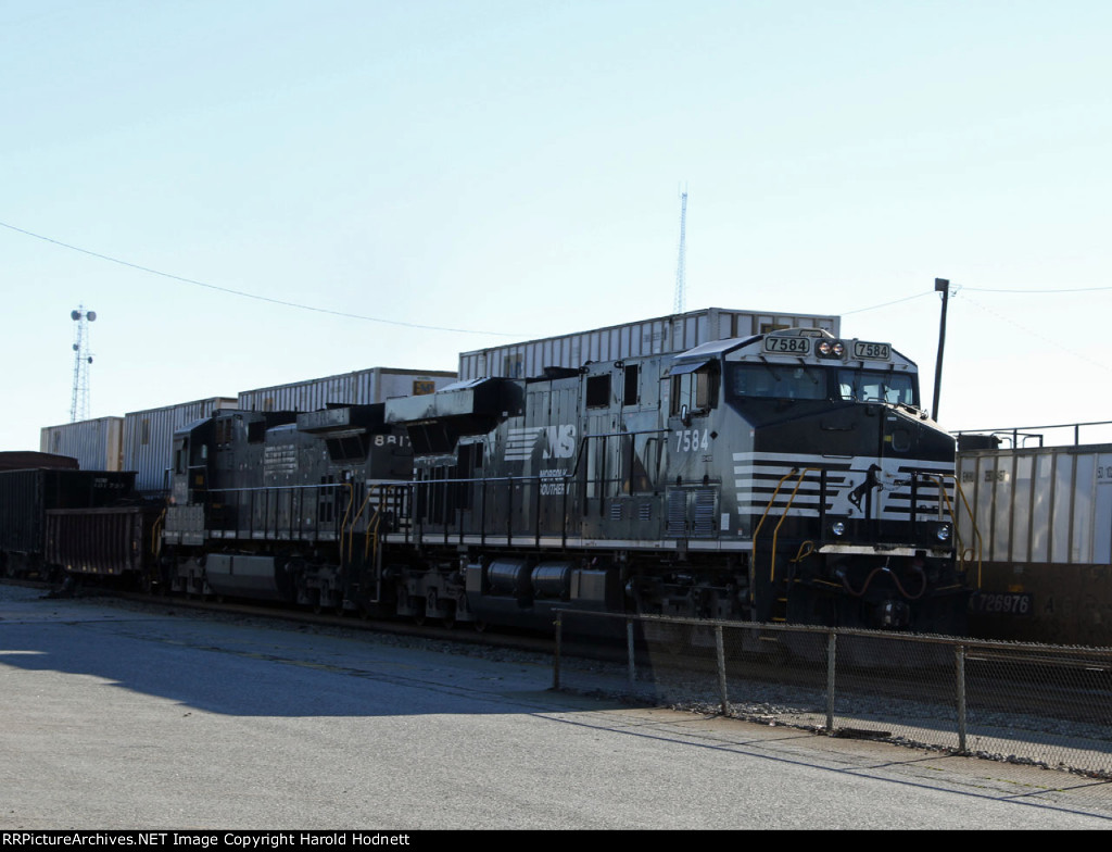 NS 7584 & 8817 lead train 159 southbound 